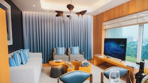 Sengetøy av topp kvalitet, memory foam-senger, minibar og safe på rommet