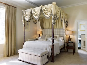 Grand Suite | Egyptian cotton sheets, premium bedding, in-room safe