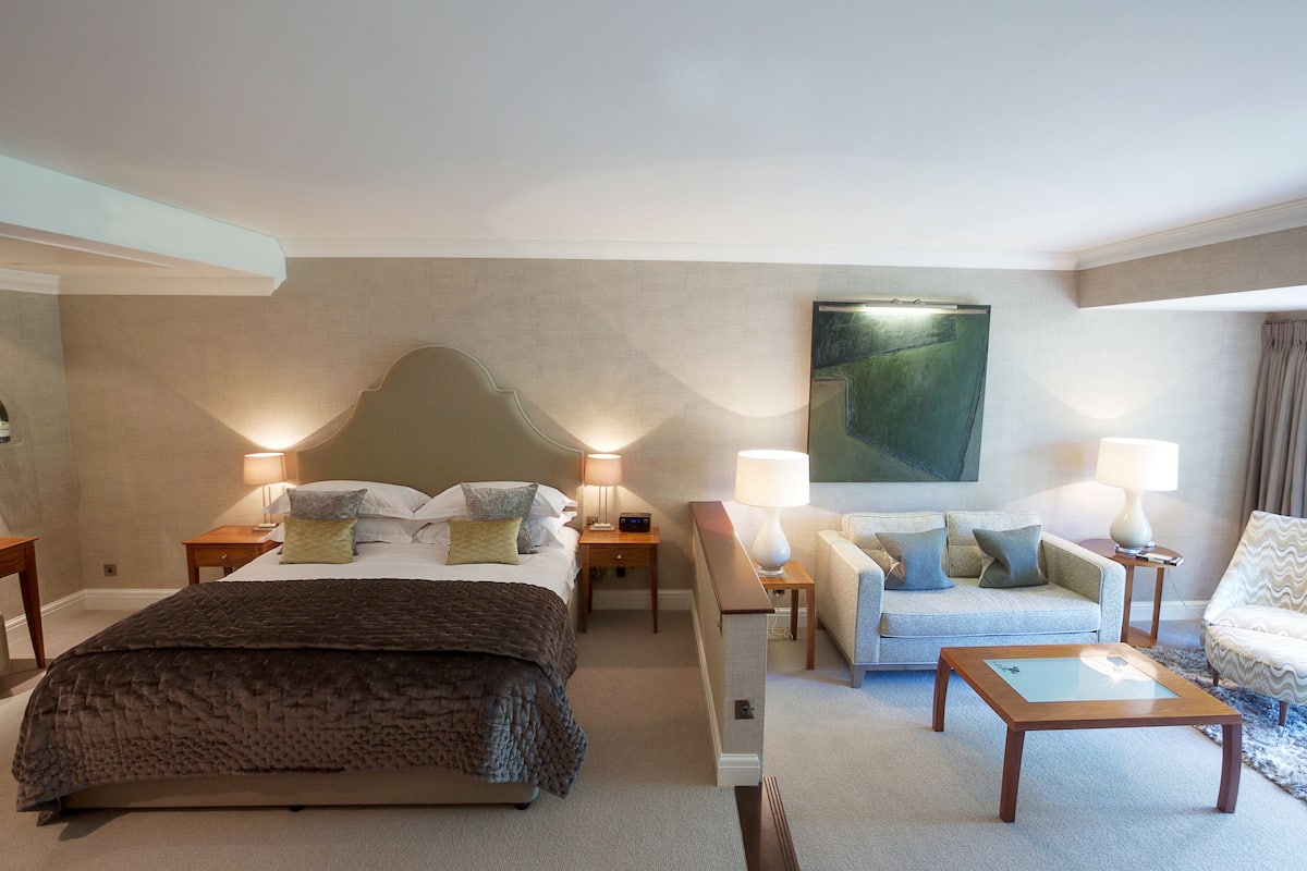 atrium suite | egyptian cotton sheets, premium bedding, in-room safe