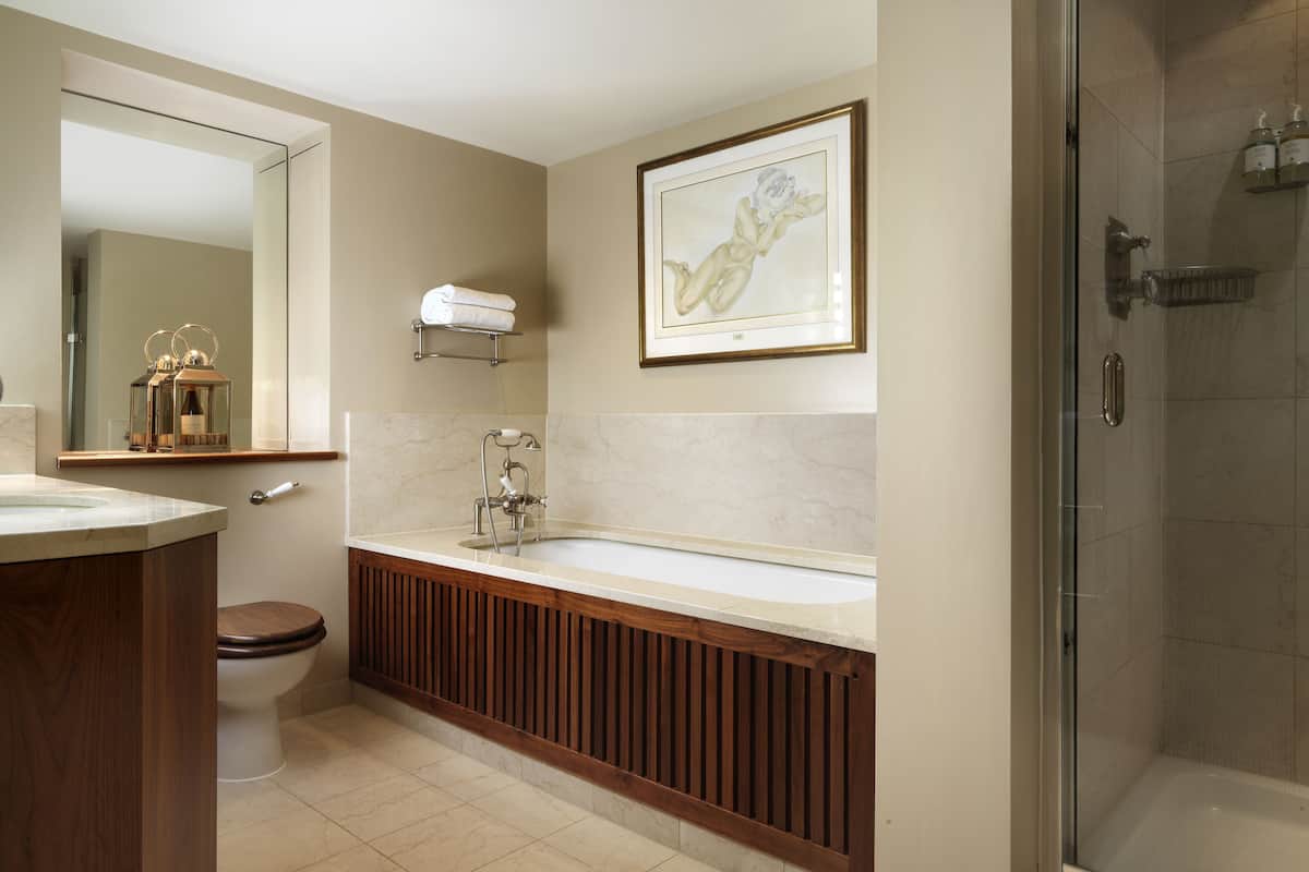 atrium suite | bathroom | combined shower/bathtub, designer toiletries, hair dryer, bathrobes