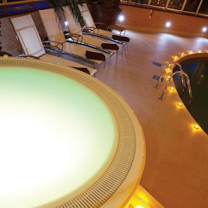 Couples treatment room(s), sauna, steam room, body treatments
