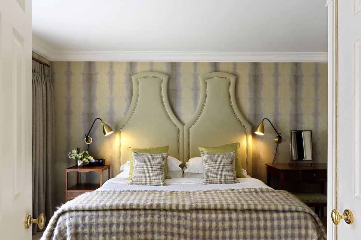 Egyptian cotton sheets, premium bedding, in-room safe, desk