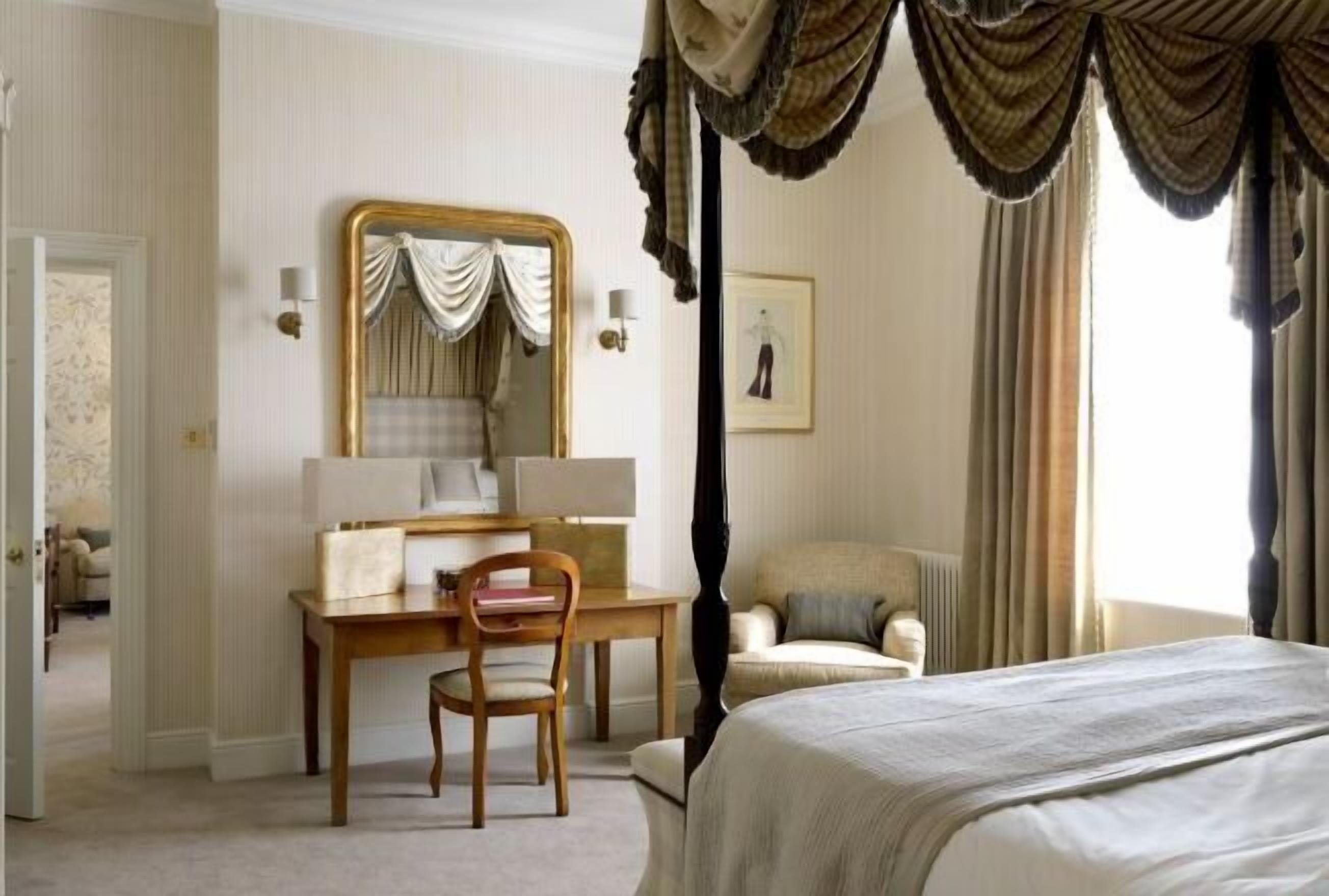 Egyptian cotton sheets, premium bedding, in-room safe