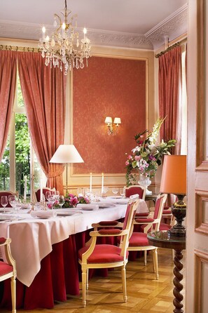 Frokost, lunsj og middag serveres, franske retter 