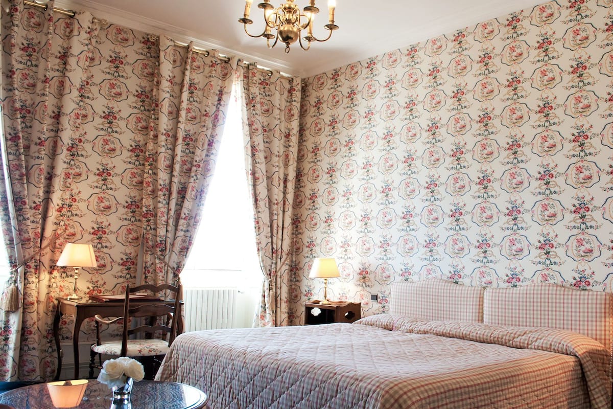 Superior Double Room | Minibar, in-room safe, desk, iron/ironing board