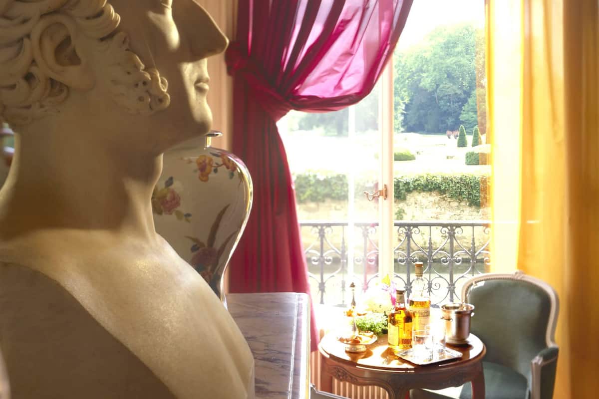 combined shower/bathtub, free toiletries, hair dryer, dressing gowns