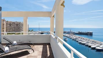 Panoramic-Suite, 1 King-Bett und Schlafsofa, Nichtraucher, Meerblick (Terrace) | Hochwertige Bettwaren, Zimmersafe, laptopgeeigneter Arbeitsplatz