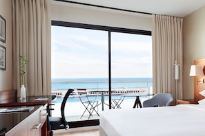 Business Room, 1 King Bed, Balcony, Sea View (Low Floor) | Premium bedding, pillow-top beds, in-room safe, laptop workspace