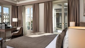 Minibar, in-room safe, desk, soundproofing - Madeleine Plaza (Paris)