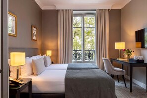 Minibar, in-room safe, desk, soundproofing - Madeleine Plaza (Paris)