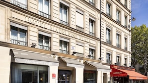 Exterior - Madeleine Plaza (Paris)