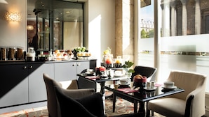 Restaurant - Madeleine Plaza (Paris)