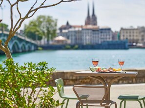 บริเวณภายนอก