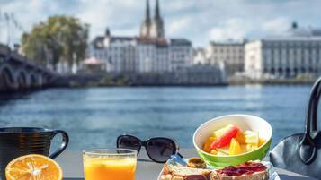 Buffet breakfast on weekdays (EUR 12 per person)