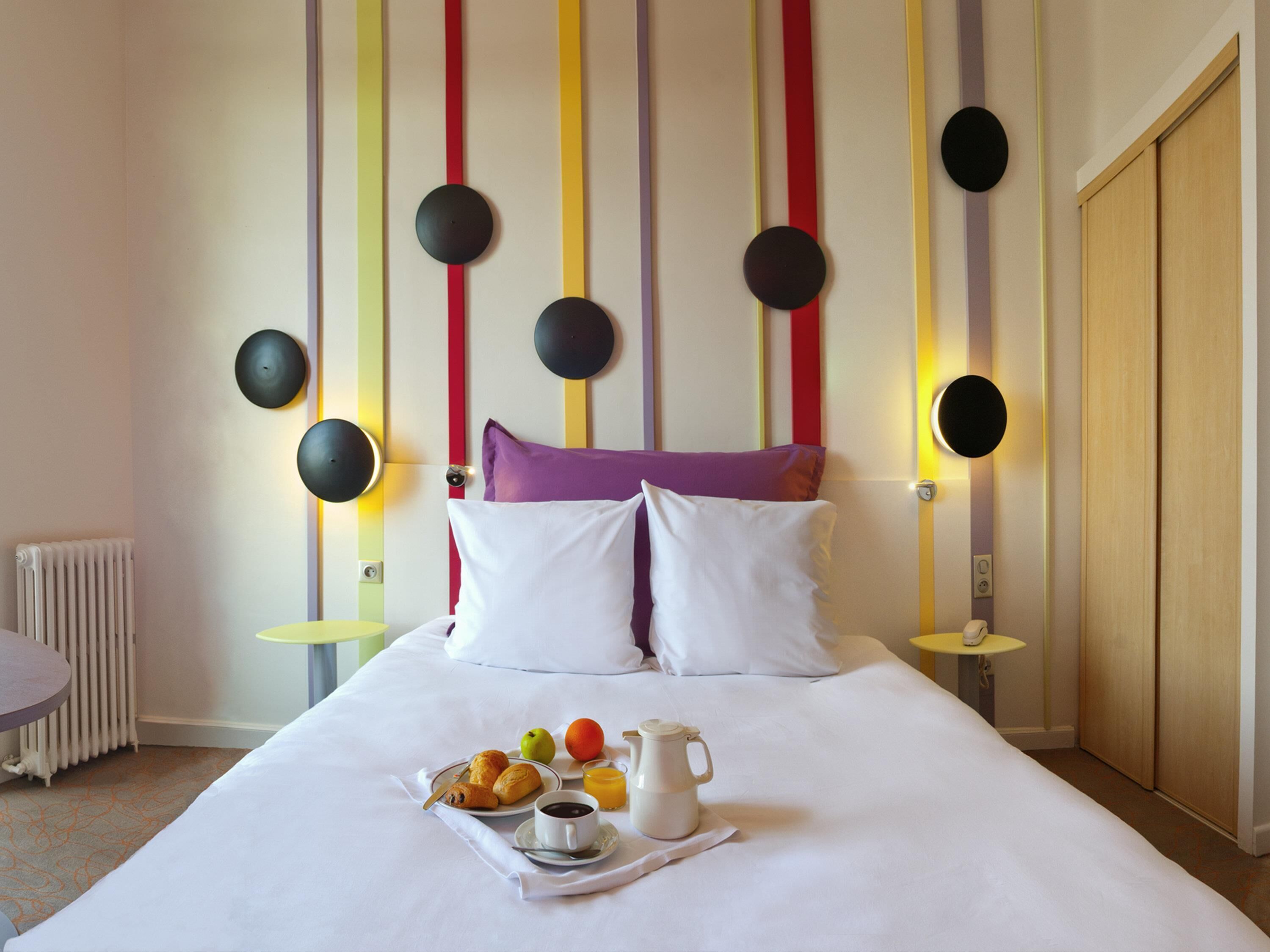 laptop workspace, blackout curtains, soundproofing, free wifi