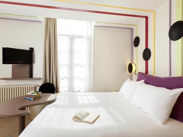 Habitación estándar, 1 cama matrimonial | Espacio para trabajar con laptop, cortinas blackout y insonorización 