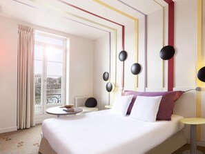 Laptop workspace, blackout curtains, soundproofing, free WiFi - ibis Styles Bayonne Centre Gare (Bayonne)