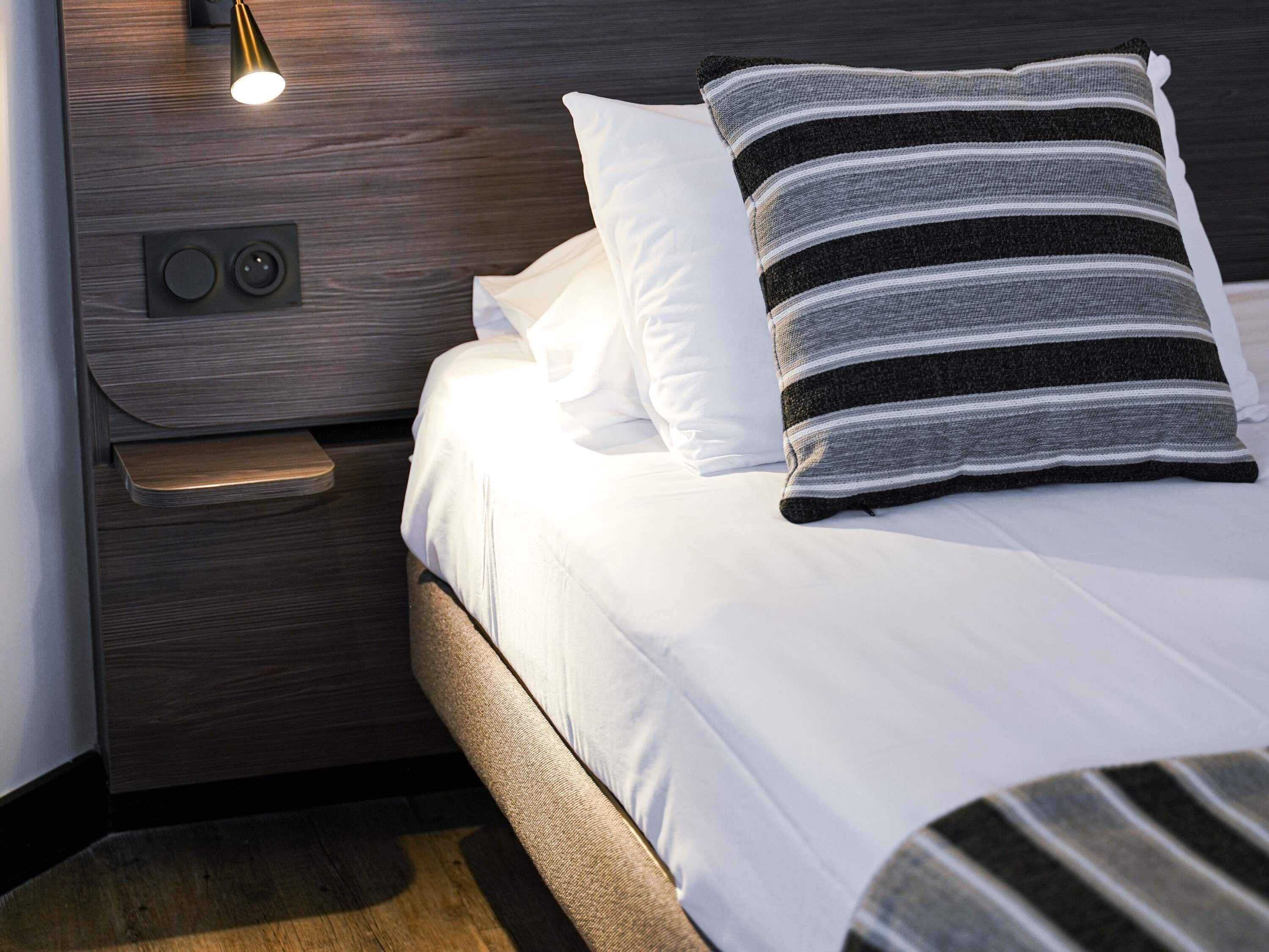 Coffres-forts dans les chambres, bureau, rideaux occultants