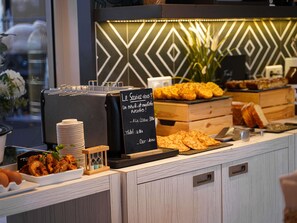 Daily buffet breakfast (EUR 19 per person)