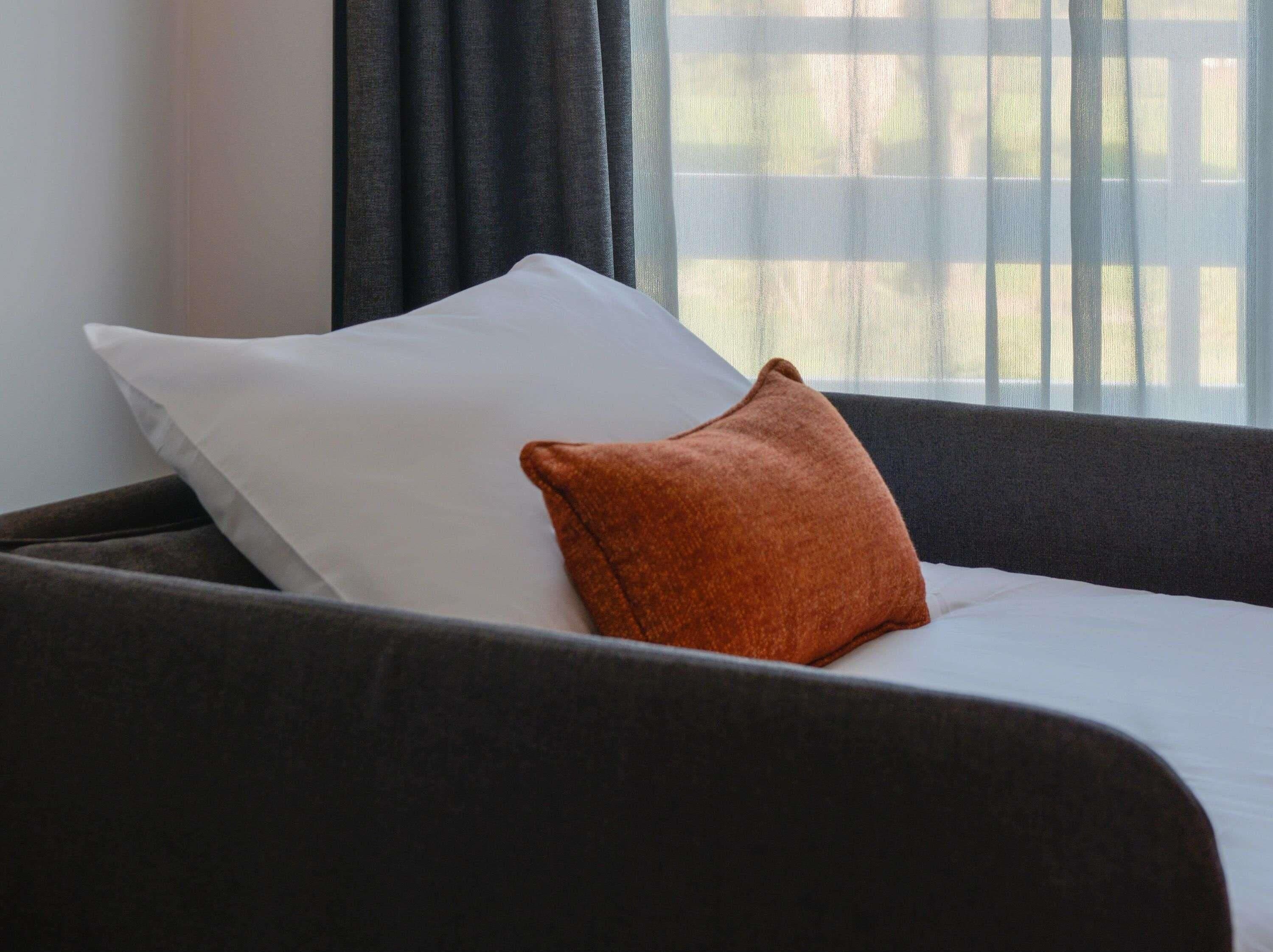 Classic-Zimmer, 1 Queen-Bett und Schlafsofa | Zimmersafe, Schreibtisch, Verdunkelungsvorhänge, schallisolierte Zimmer