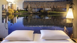 スタンダード ダブルルーム ダブルベッド 1 台 | 1 室のベッドルーム、高級寝具、セーフティボックス (室内)、デスク