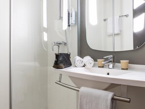 1 quarto, roupas de cama premium, cofres nos quartos, escrivaninha