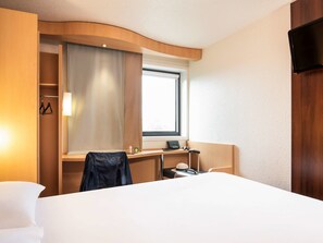 Ropa de cama de alta calidad, caja fuerte, escritorio