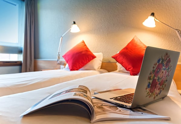 Habitación estándar, 2 camas individuales | 20 habitaciones, escritorio, cortinas blackout y insonorización 