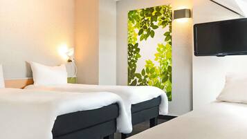 Standardzimmer, 2 Einzelbetten | 20 Schlafzimmer, Schreibtisch, Verdunkelungsvorhänge