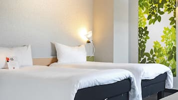 20 bedrooms, desk, blackout curtains, soundproofing
