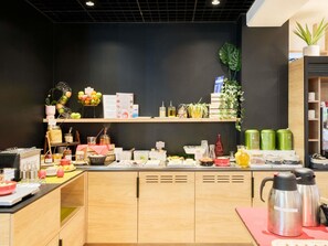 Daily buffet breakfast for a fee - ibis Strasbourg Sud La Vigie (Ostwald)