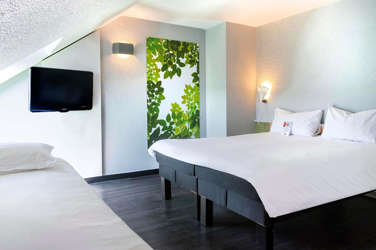 Chambre Double Standard, plusieurs lits | 20 chambres, bureau, rideaux occultants, chambres insonorisées