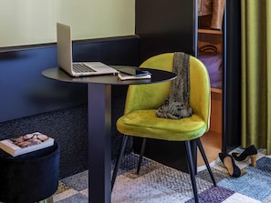 Schreibtisch, schallisolierte Zimmer, kostenloses WLAN