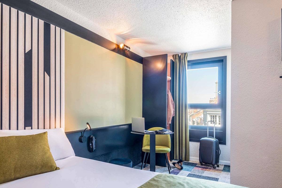 Standardzimmer, 1 Doppelbett | Schreibtisch, schallisolierte Zimmer, kostenloses WLAN