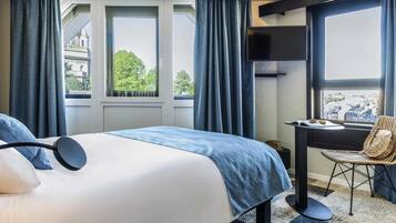 Superior Room, 1 Double Bed | Desk, soundproofing, free WiFi