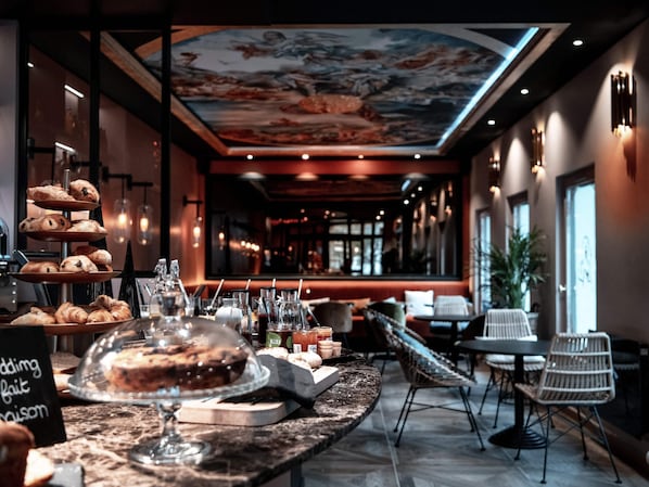 Buffet déjeuner gratuit tous les jours