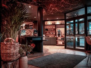 Bar (on property) - Ibis Styles Boulogne Centre Cathédrale (Boulogne-sur-Mer)