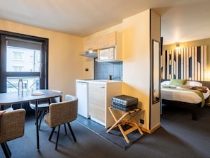 Bureau, chambres insonorisées, Wi-Fi gratuit