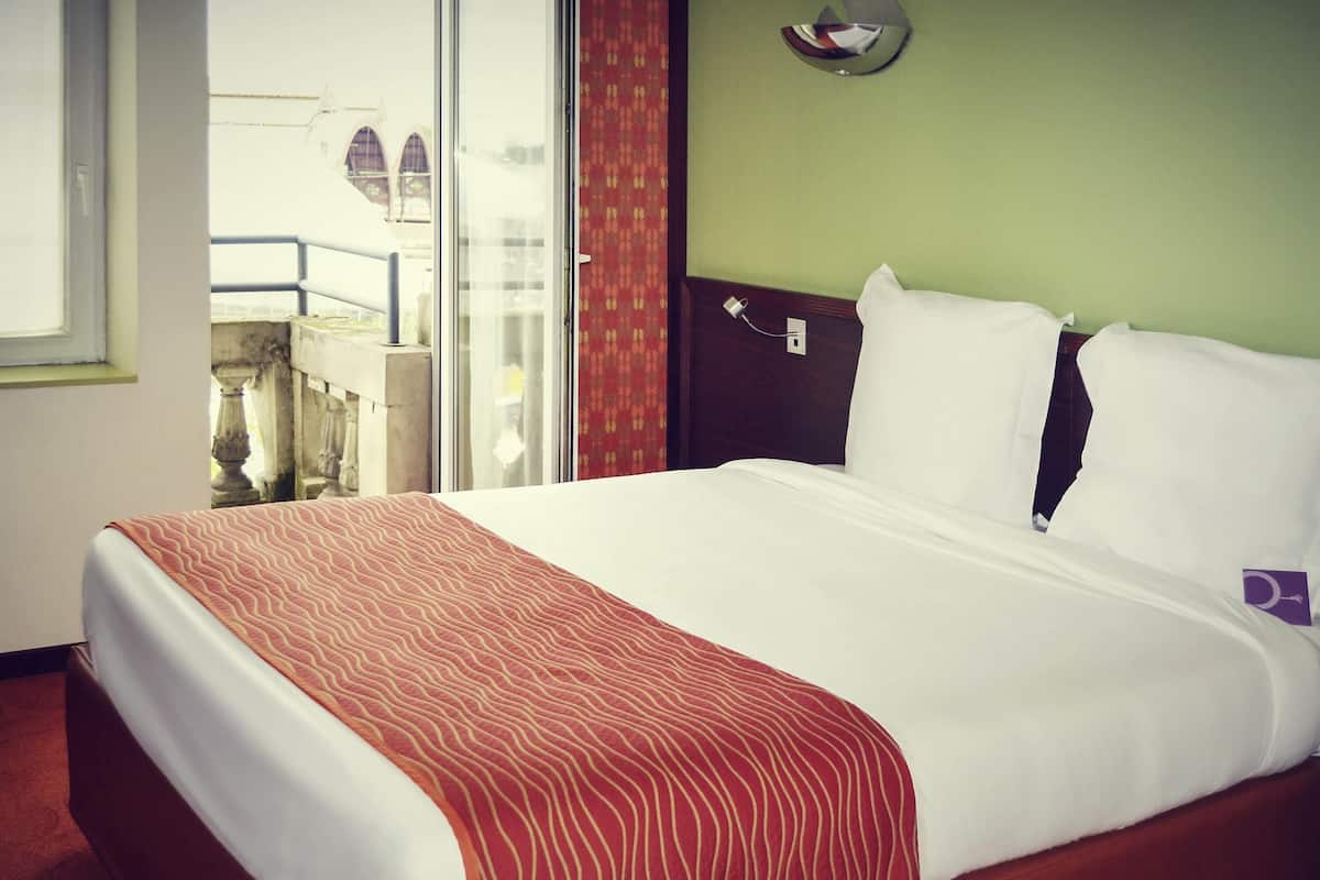 Kamar Klasik, 1 Tempat Tidur Double | Brankas, meja kerja, tirai kedap cahaya, dan kedap suara