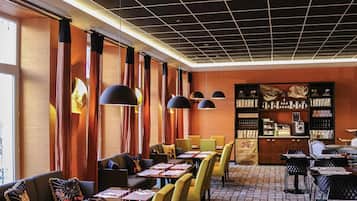 Daily buffet breakfast (EUR 19.5 per person)