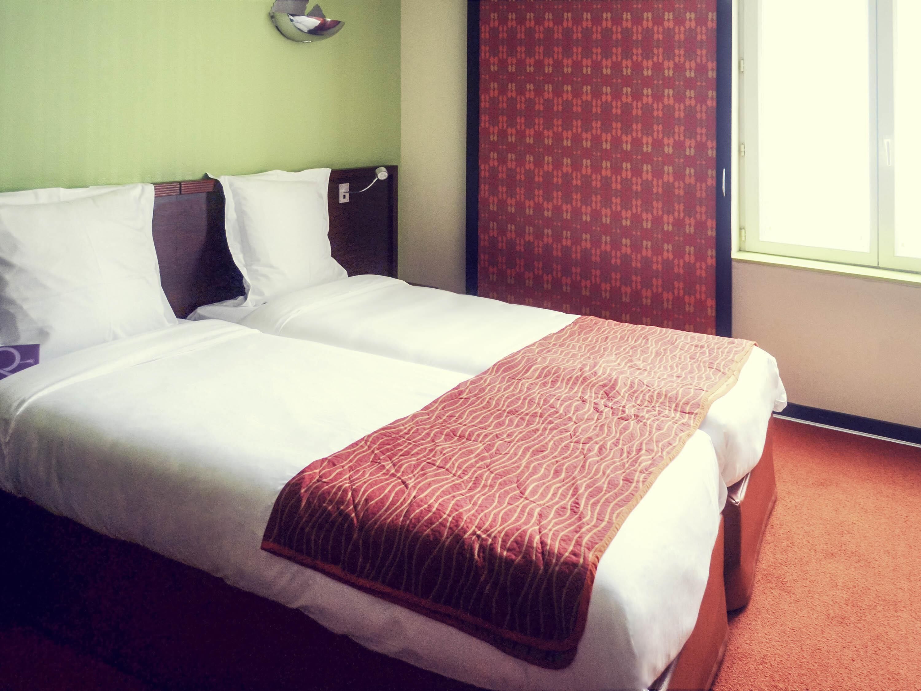 TRIBE Essential with 2 single beds | Két bảo mật tại phòng, bàn, màn/rèm cản sáng, phòng cách âm 