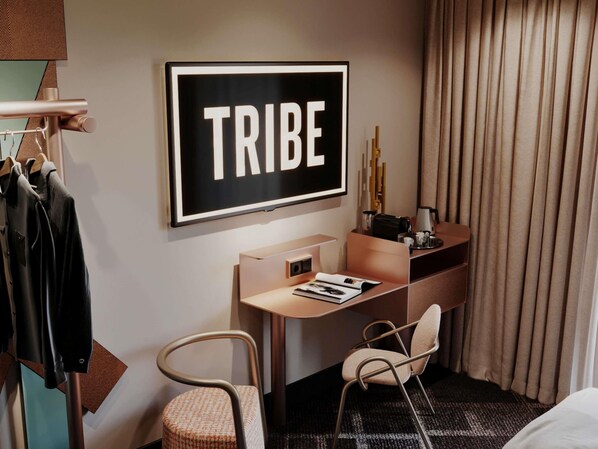 Premium bedding, in-room safe, desk, blackout curtains - TRIBE Strasbourg Centre Gare (Strasbourg)