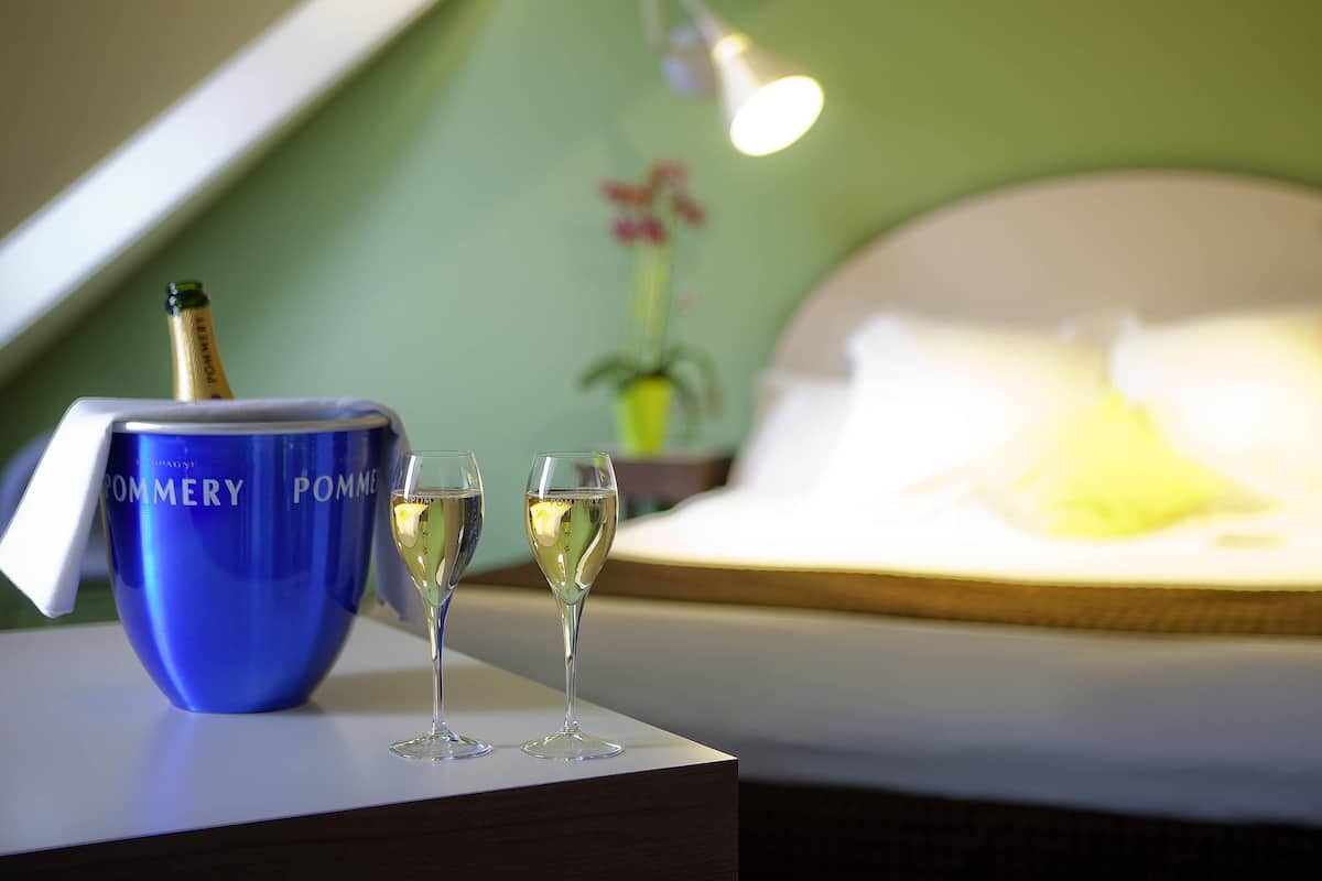 Privilege, Chambre, 1 lit double | Coffres-forts dans les chambres, bureau, rideaux occultants