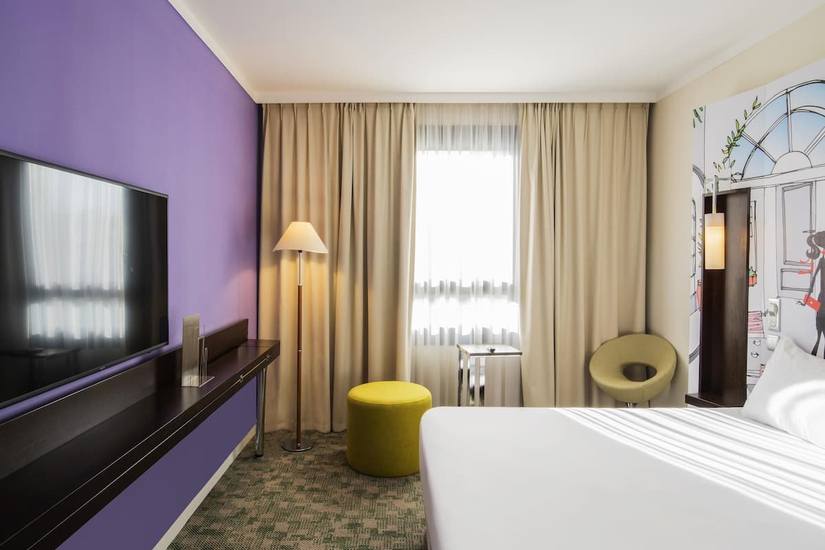 Habitación doble estándar, 1 cama matrimonial | Escritorio, cortinas blackout y insonorización