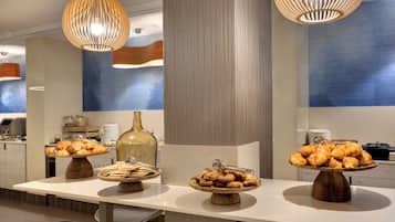 Desayuno buffet (EUR 21 por persona)