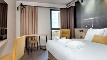 Privilege, Room, 1 Double Bed | In-room safe, desk, laptop workspace, blackout drapes