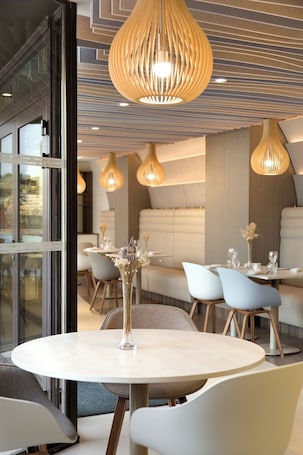 Lunsj og middag serveres. Mercure Montpellier Centre Comédie