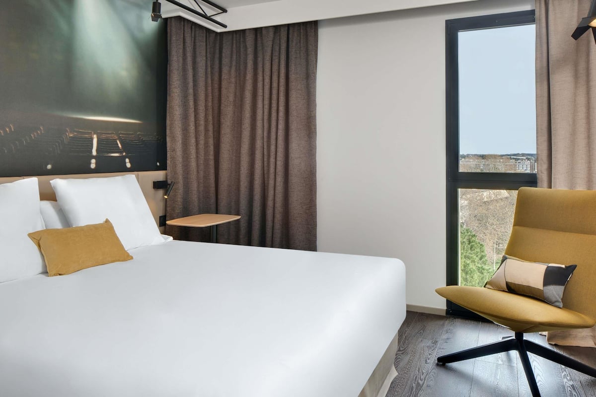 Classic Room, 1 Double Bed | In-room safe, desk, laptop workspace, blackout drapes