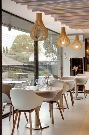 Lunch and dinner served, French cuisine