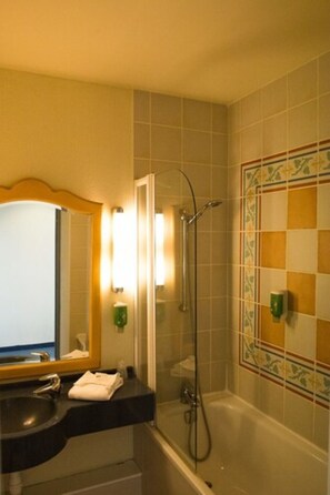 Amenidades de baño gratuitas, secadora de cabello, toallas 